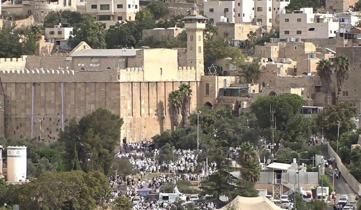 بمشاركة "بن غفير".. مئات المستوطنين يقتحمون الحرم الإبراهيمي والاحتلال يفرض حظر التجوال بالخليل